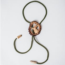   Cravata vanator sculptata in corn de cerb carpatin motiv cap cerb, maro